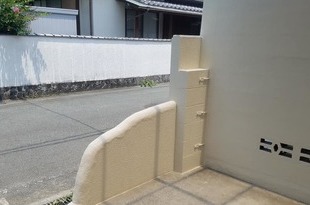熊本住宅塀左官補修後ガラ合わせ塗装工事の施工後画像