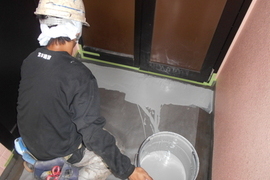 非常階段土間ウレタン防水工事　熊本地震災害による雨漏れ修繕の施工前画像