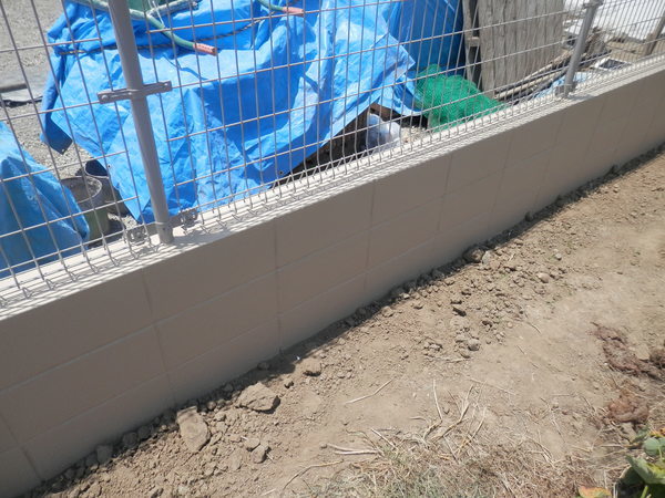 新築　塀塗装　目地残しスチップル工法塗装工事