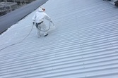 熊本県宇土市　大型スレート屋根遮熱塗装工事　吹いて吹いて吹きました（吹付塗装）