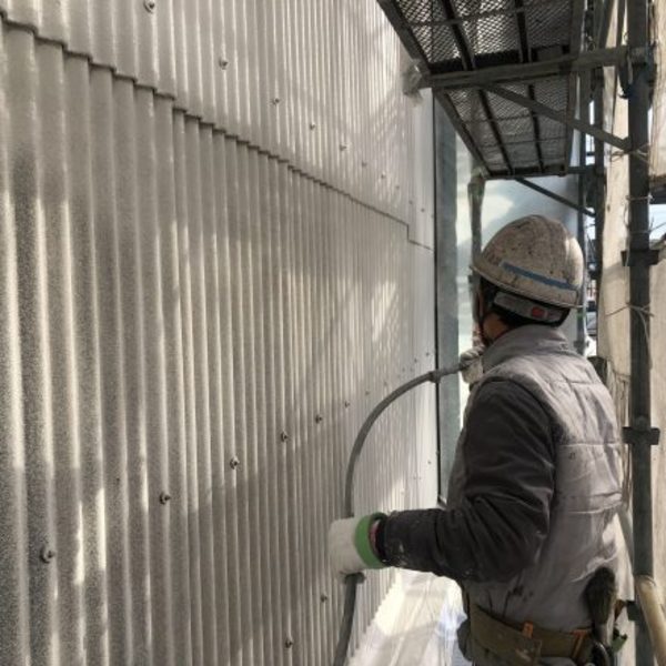 熊本県県南  外壁遮熱塗装   外壁中塗り吹付け工事