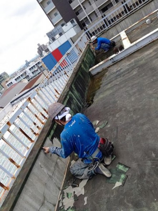 熊本市東区若葉  屋上防水工事  旧シート撤去作業