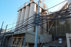 サイロ塗装　工場弱溶剤２液型シリコン仕上げ　熊本県八代市の施工前画像