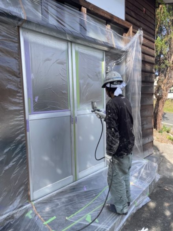 店舗塗装　熊本市北区打越　入口ドア吹付け塗装完了！