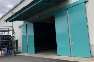 工場外壁ハンガードア塗装　鉄部塗装　熊本県人吉市の施工後画像