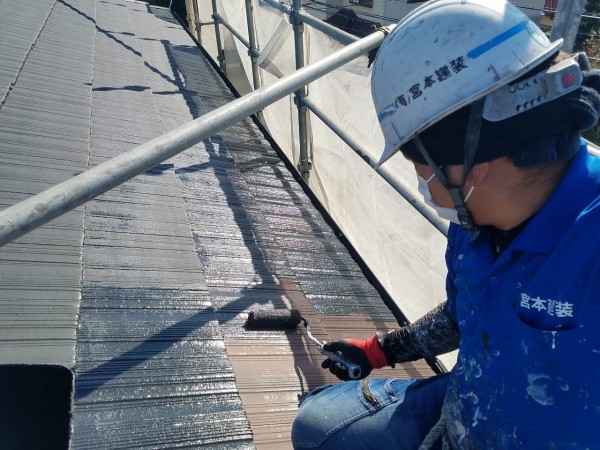 屋根塗装　シリコン中塗りローラー仕上げ　熊本県宇土市松原