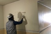 店舗内壁塗装　旧塗膜補修後柄合わせ　　熊本県熊本市中央区