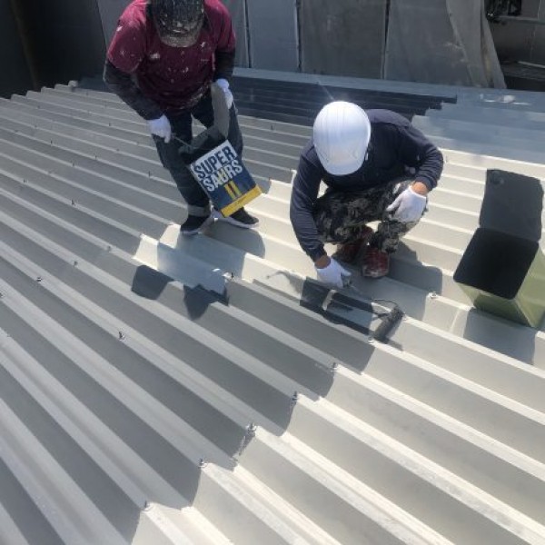 折半屋根塗装　熊本県八代市　中塗り完了！！