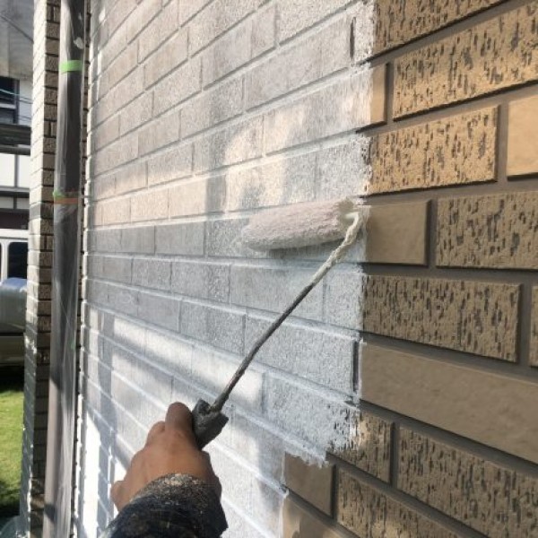 外壁塗装　熊本市東区　下塗り作業