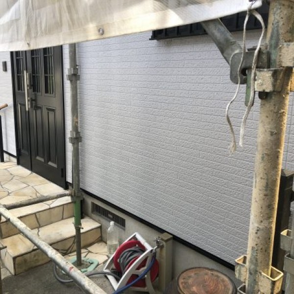 外壁塗装　熊本市東区　塗装工事完了　/　屋上防水　熊本市中央区　プライマー、メッシュ貼り