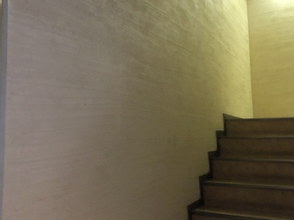 店舗階段室壁　熊本市中央区　ジョリパッド塗り替え