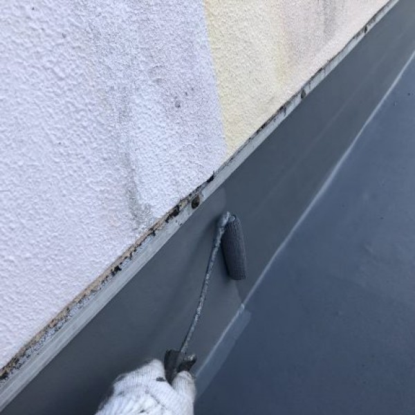 屋上防水　熊本市中央区　保護塗料上塗り作業