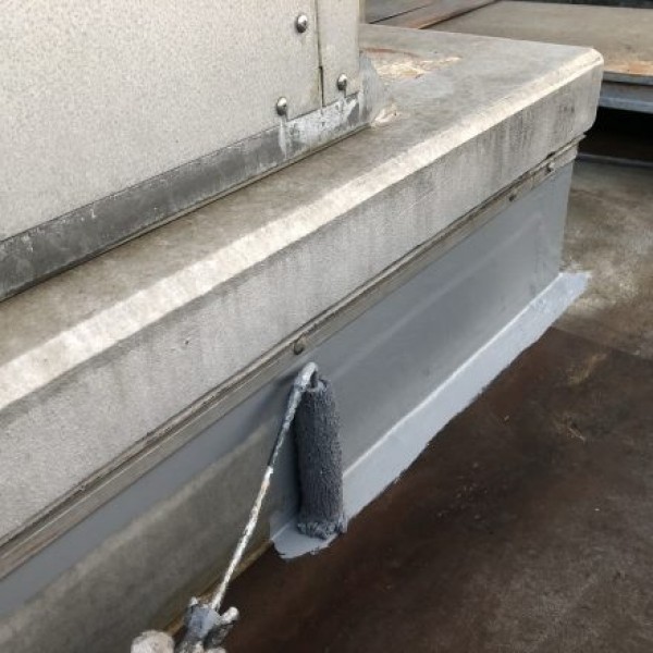 屋上防水　熊本市中央区　中塗り作業