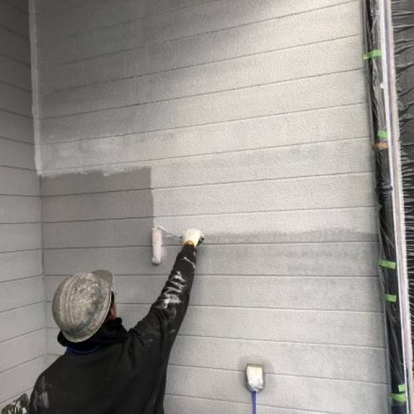外壁塗装　熊本市東区月出　　外壁下塗り（ソフトサーフサーフSG）