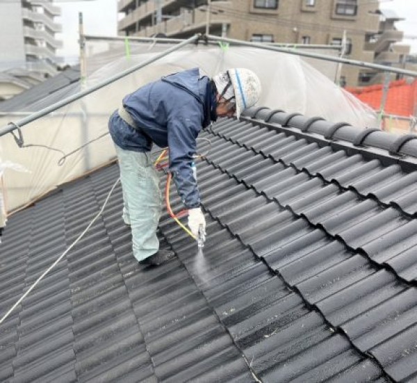 屋根塗装　熊本市東区月出　屋根下塗り吹付け