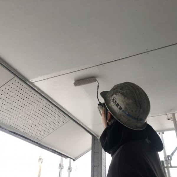 軒天井塗装　熊本市東区月出　養生及び軒天井塗装完了