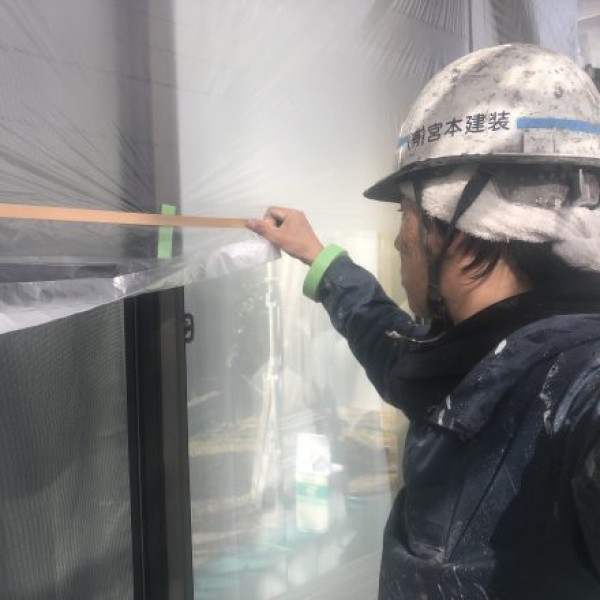 外壁塗装　熊本市中央区帯山　塗装前養生及び軒天井塗装