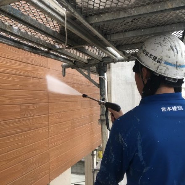外壁塗装　熊本県合志市　足場組、高圧洗浄完了　